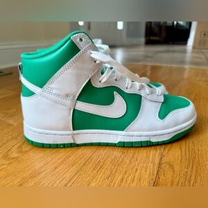 Men’s Nike Dunks High Top Green and White Sneakers NWOT size 8